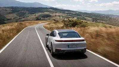 2025 Porsche Panamera Turbo S E-Hybrid 2025 Porsche Panamera Turbo S E-Hybrid