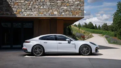 2025 Porsche Panamera Turbo S E-Hybrid 2025 Porsche Panamera Turbo S E-Hybrid