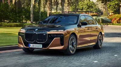 BMW 2024 BMW i7 Sedan M70